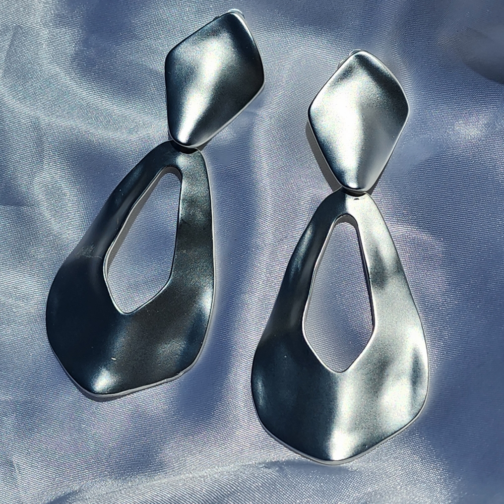 Fashion Jewelry Women's Silver-tone Teardrop Shape Clip-on Drop Earrings - Picture 5 of 8